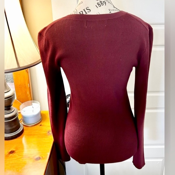 MICHAEL KORS Lace Front  Pull Over with Gold Tone Grommets NWOT Size M - Picture 6 of 8